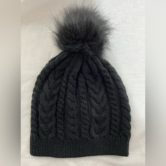 NEW J Crew Cable pom-pom beanie hat!!! - Picture 2 of 2